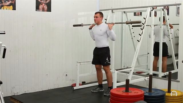 Наклоны со штангой на плечах