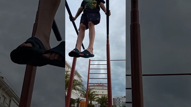 отжимания на брусьях ✌️?