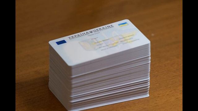 У украинцев начнут забирать бумажные паспорта: когда и зачем? смотреть онлайн