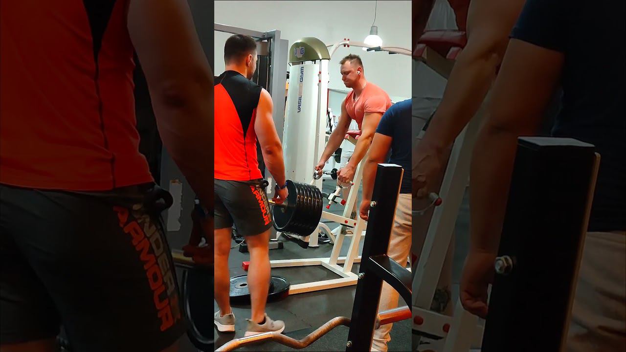 Упражнение для мощной спины.Трудовые будни спортзала смотреть онлайн