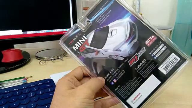 UNBOXING Mini GT FK8R Modulo_white (blister)