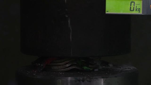 Coins Vs. Prince Rupert's Drop | Which gets crushed first? Hydraulic Press Test! смотреть онлайн