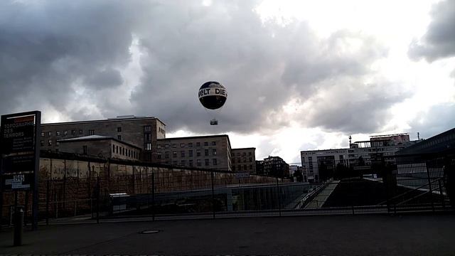 Berlin Wall - Where you can find the Berlin Wall today смотреть онлайн