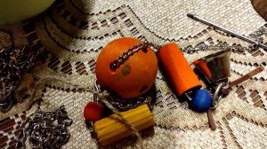 Игрушки для попугаев своими руками. Кеша потерял хвост.