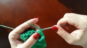 Как привязать поперечную резинку крючком к готовому изделию?