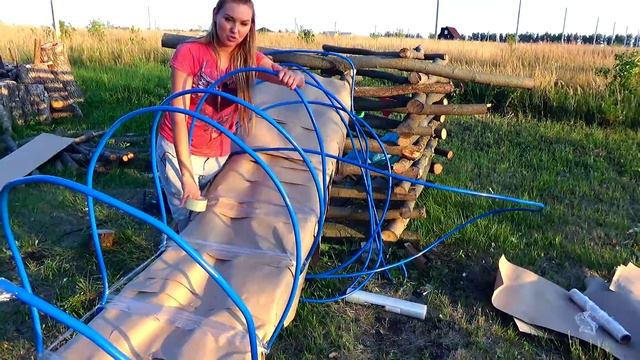СДЕЛАЛА ТОННЕЛЬ НА ГОРКЕ ИЗ ПЛЕНКИ В ДОМЕ ИЗ ДЕРЕВА 1000 СЛОЕВ ЧЕЛЛЕНДЖ | Irina Yasinskaya смотреть онлайн