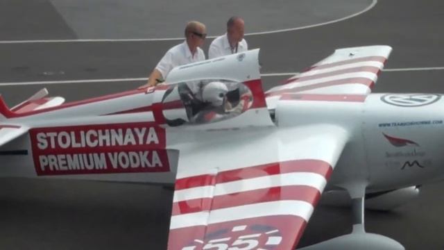 Bonhomme getting ready for Final 4 in Germany смотреть онлайн