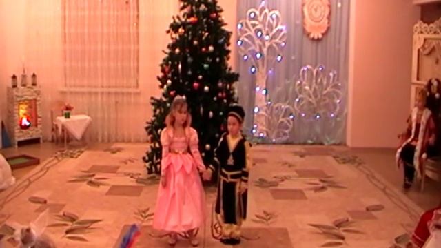 Новогодний утренник в подготовительной группе "Золушка" 2014-15г смотреть онлайн