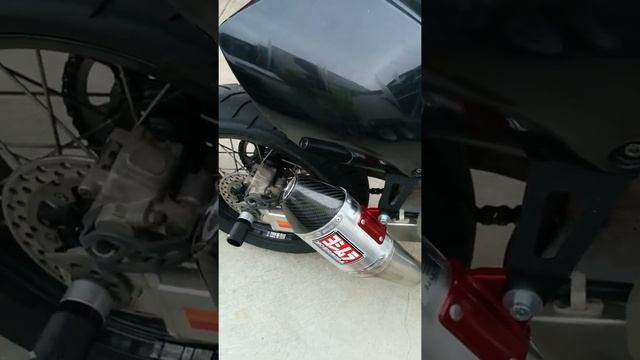 Suzuki DRZ 400 with Yoshimura RS 4 first listen смотреть онлайн