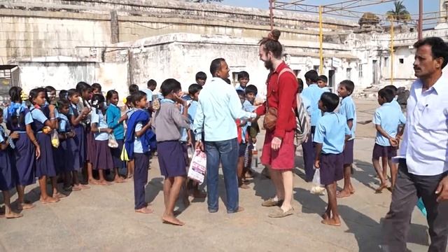 Здравствуйте, детишки в платьях и штанишках смотреть онлайн