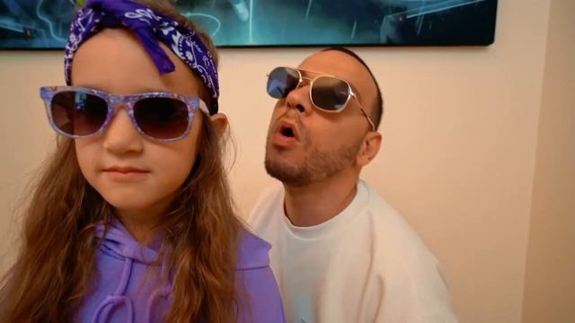 Ян Дилан - Кто здесь папа? смотреть онлайн