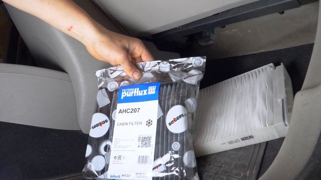 Changer le Filtre à Pollen TWINGO 2 ? смотреть онлайн