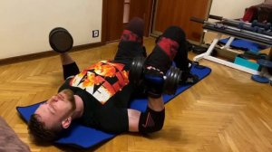 Жим с гантелями лежа на полу