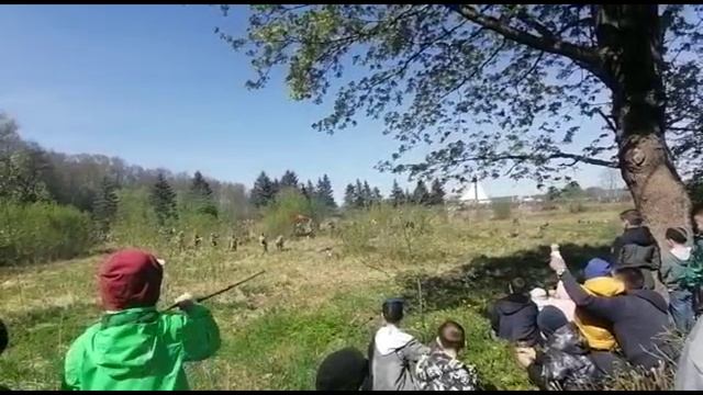 Реконструкция боя ВОВ прямо на поле.mp4 смотреть онлайн