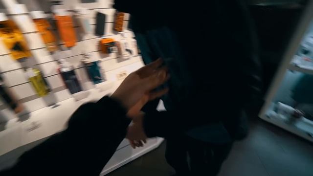 ШКОЛЬНИК РАЗБИЛ МОЙ НОВЫЙ АЙФОН 12 В МАГАЗИНЕ. ПРАНК НАД ШКОЛЬНИКОМ смотреть онлайн