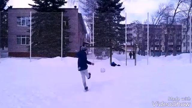 Удары по воротам. Красивые штрафные. смотреть онлайн