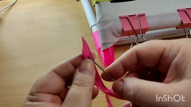 МК Вышиваем "Домик" вместе. 2 часть . Шов "В раскол". Основы вышивки лентами. смотреть онлайн