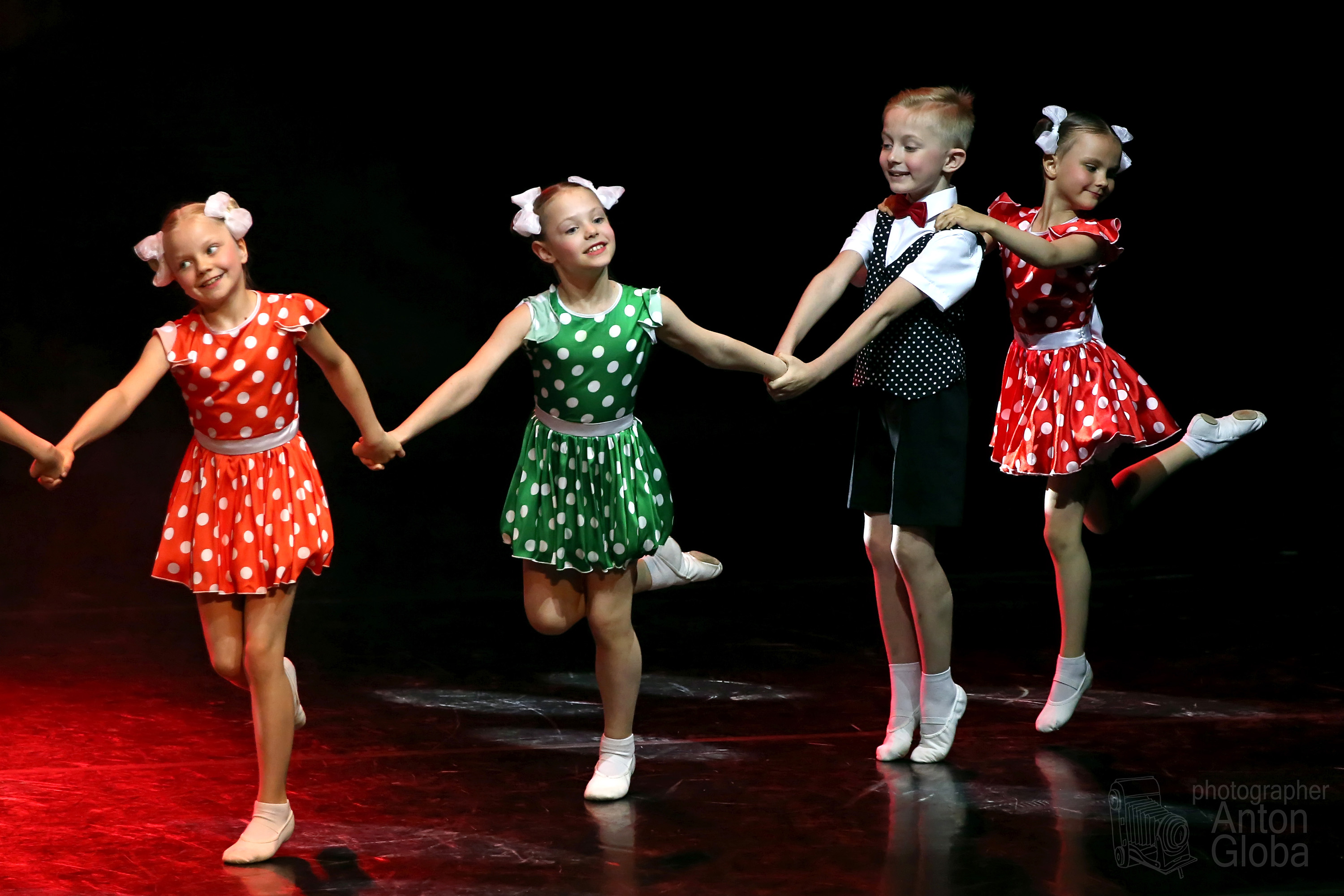 Полечка «УЧИСЬ ТАНЦЕВАТЬ», Polechka “LEARN TO DANCE” смотреть онлайн