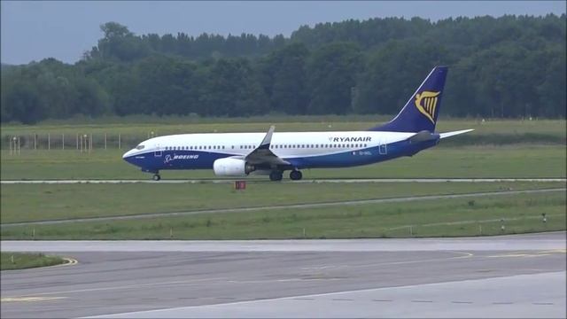 Planespotting at Eindhoven Airport with 2 special liveries of Ryanair смотреть онлайн