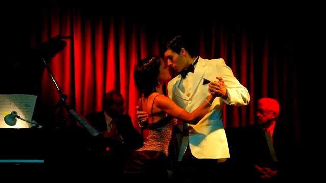 Восхитительное исполнение музыки, полное страсти и эмоций! смотреть онлайн