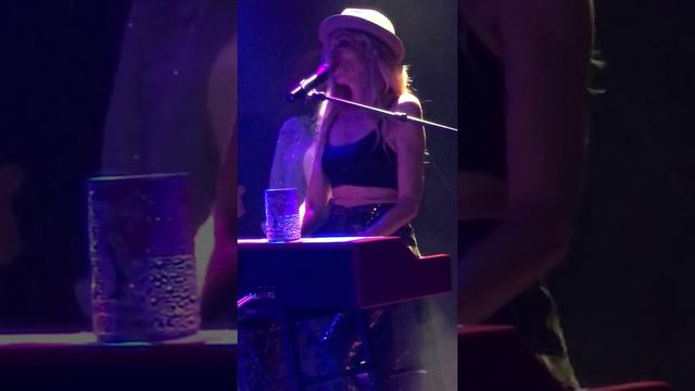 Red carpet ready - Debbie Gibson - The Body Remembers US Tour 05-06-2022 Indianapolis смотреть онлайн