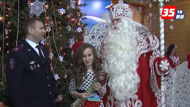 Дед Мороз принес устюжанкам водительские права на 8 марта смотреть онлайн