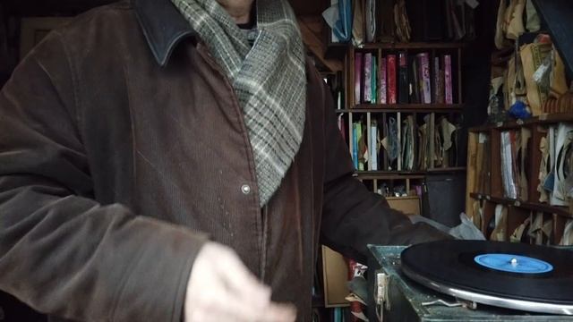 Блошиные рынки Москвы! Одноглазая Машенька, любимый Утесов и Кольцов за 3000 рублей! смотреть онлайн