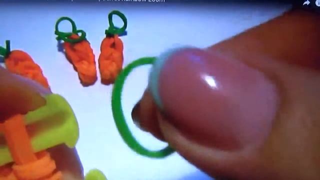 Как сплести из резинок морковку?? смотреть онлайн