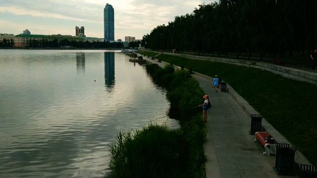 11.06.20 Екатеринбург ! Ловим рыбу в центре города!? Всем Добра! смотреть онлайн