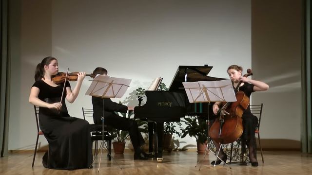 Emīla Dārziņa mūzikas vidusskolas kameransambļu koncerts, 24.11.2012 смотреть онлайн