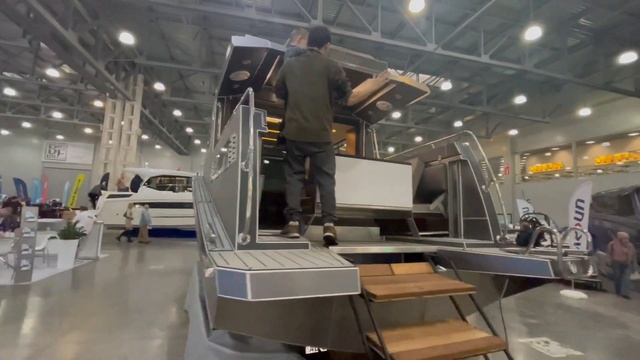 Moscow Boat Show 2023. Кабинный катер SeaMoone 850 обзор внешнего вида. смотреть онлайн