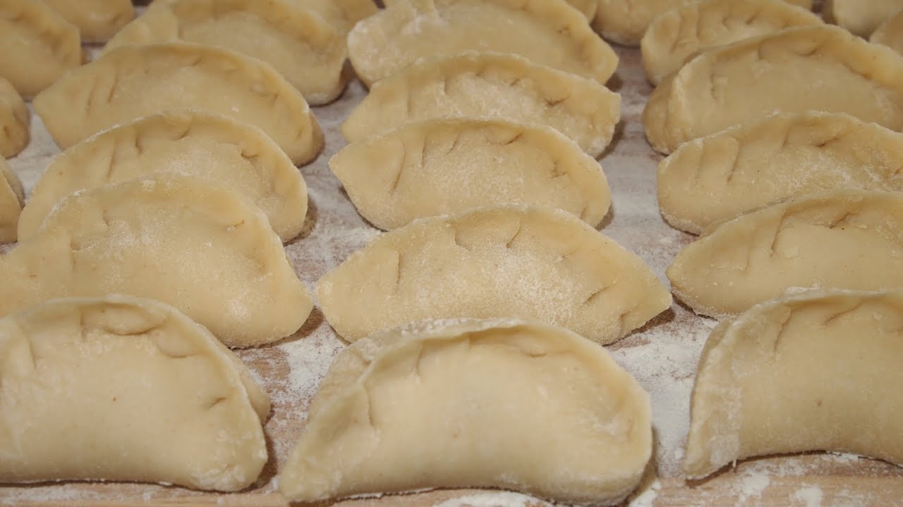 Рецепт - ВАРЕНИКИ с картошкой, салом и луком! смотреть онлайн