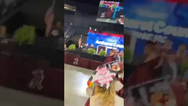 Flexing During Graduation смотреть онлайн