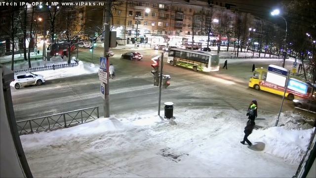 Авария г. Пермь Компрос-Пушкина 29.12.16 07:31:40 Камера АйТекПро IPe-4Mp www.vipaks.ru смотреть онлайн