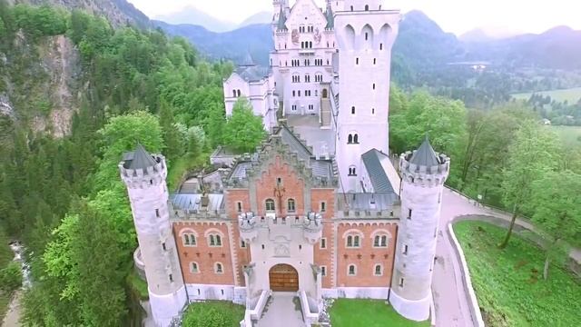 ««замок Нойшванштайн ( нем. Schloß Neuschwanstein )»»