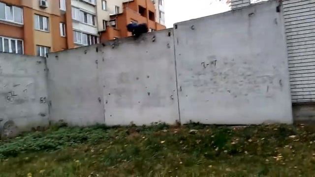 Чуть не сломал ногу!! Паркур (1 часть) смотреть онлайн
