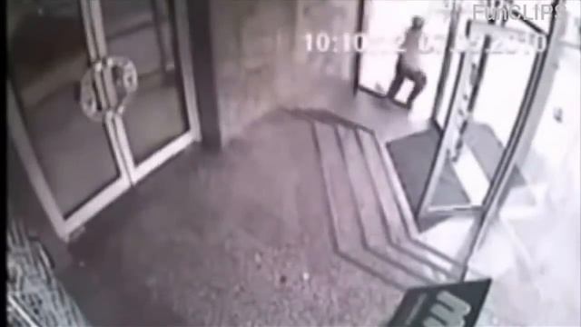 People Walking into Glass Windows and Doors HD 2018 смотреть онлайн