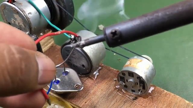 100% бесплатная энергия! Домашний DIY генератор постоянного тока для освещения и зарядки телефонов смотреть онлайн