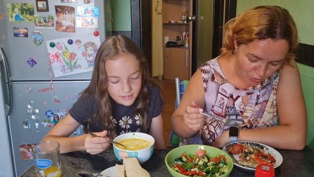 Мукбанг с Вероникой.