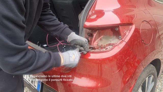 [How To] Come Montare La Retrocamera Su Una Clio IV