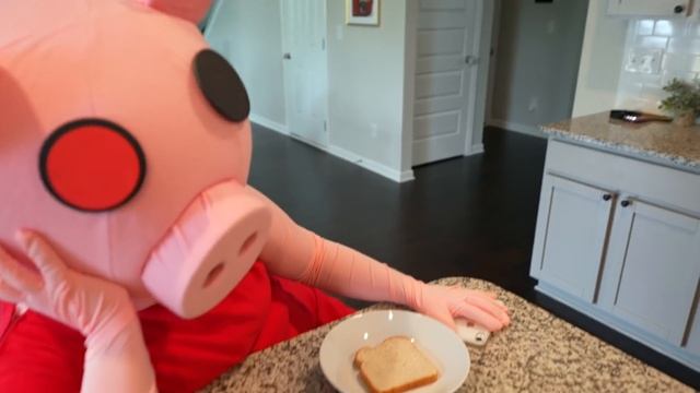 PIGGY Back to School Morning Routine | Episode 1 смотреть онлайн