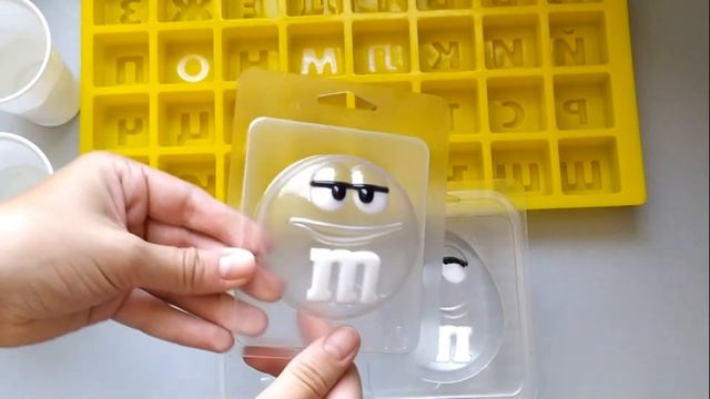 Заливка мыла в пластиковых формах M&m`s смотреть онлайн