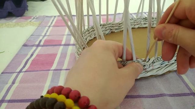 АЖУРНАЯ КОРЗИНА.Плетение из газетных трубочек. смотреть онлайн