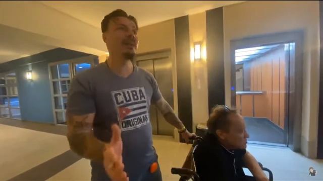 Сергей Симонов хочет сделать важное заявление по поводу своих котов смотреть онлайн