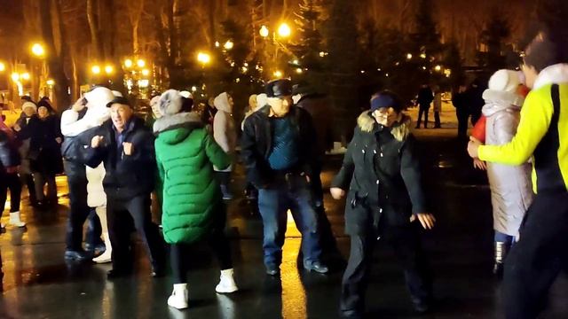 АЙ ЛАВ Ю ТРИ ВОЛШЕБНЫХ СЛОВА!???/ТАНЦЫ В ПАРКЕ ГОРЬКОГО ХАРЬКОВ ЯНВАРЬ 2022 смотреть онлайн