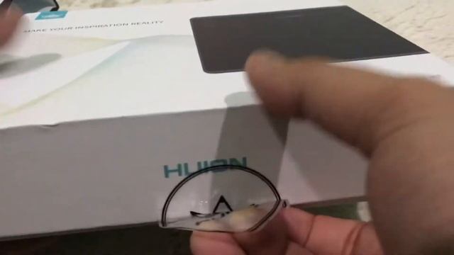 Unboxing HUION HS64