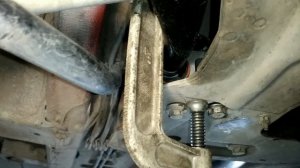 Замена правого переднего рычага Peugeot Partner 1.6L 2005 год ??