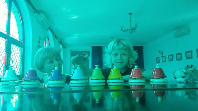 Серёжа играет на колокольчиках смотреть онлайн