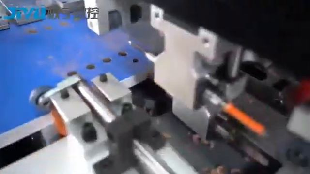 Сверлильно-присадочный центр с ЧПУ JIYU CD612UT смотреть онлайн