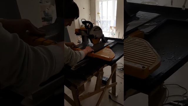 Плиткорез DeWalt в работе смотреть онлайн